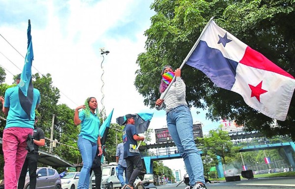 La propuestas constitucionales provocaron protestas de los universitarios.