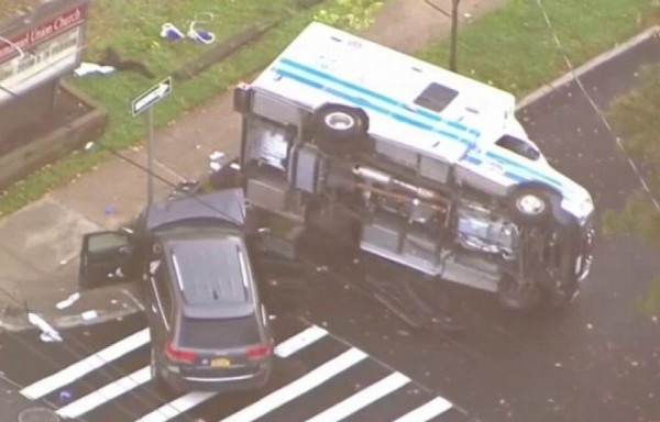 Muere mujer que tuvo 2 accidentes de tránsito camino a hospital en Nueva York