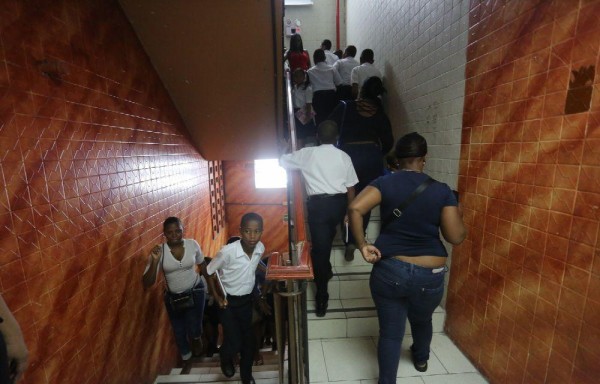 Los niños no podrá usar los elevadores en el edificio ‘Poli', en Calidonia.