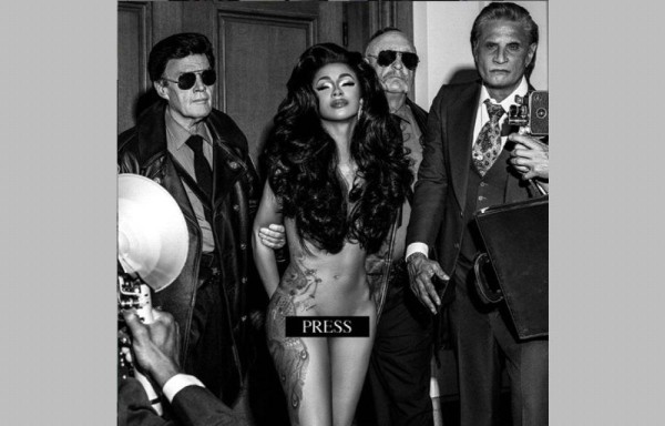Cardi B al desnudo ante la prensa