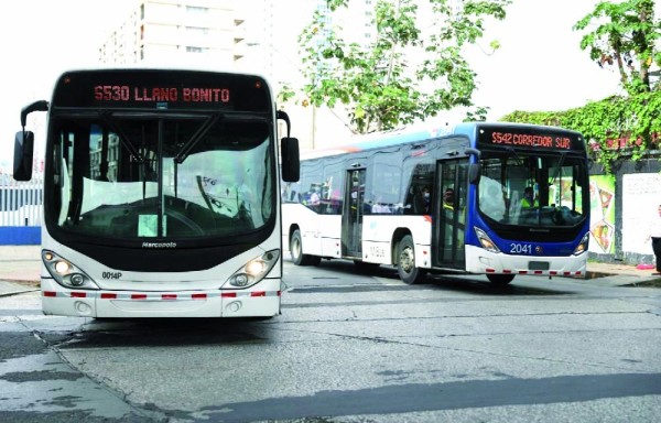 La empresa estatal cuenta con mil 436 metrobuses pero muchos están dañados.