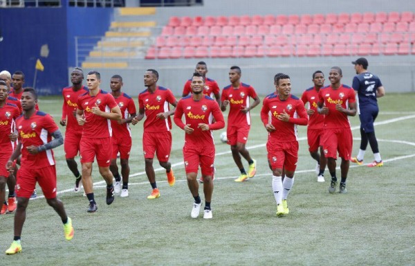 El equipo entrenó desde las 4:30 de la tarde en el estadio Maracaná en el chorrillo.