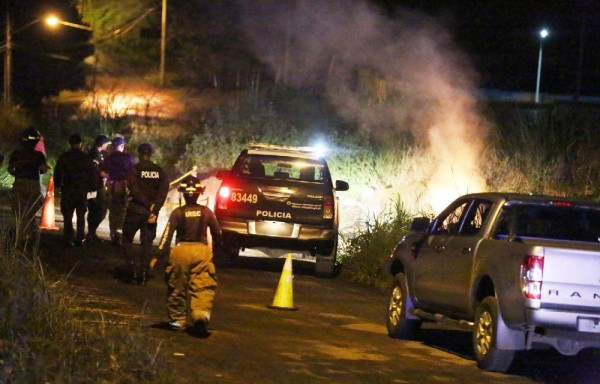 Vergudos usaron llantas como combustible para la candela.