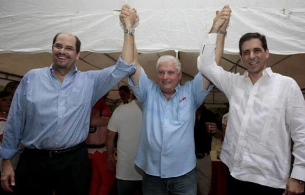 José Domingo Arias (I), Ricardo Martinelli (C) y Arnulfo Arias Olivares (D) en campaña.