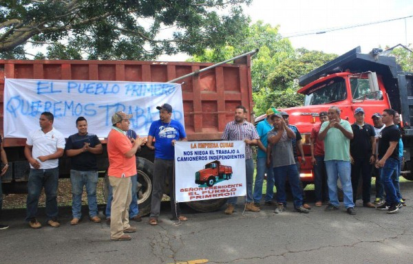 Los camioneros exigen ser tomados en cuenta y hacen llamado al Presidente.