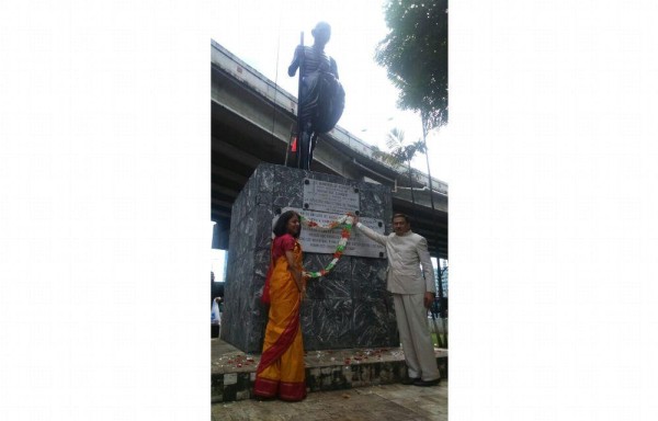 Estatua está en la 5 de Mayo.