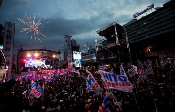 Se gozaron el cierre. Bailaron y cantaron.