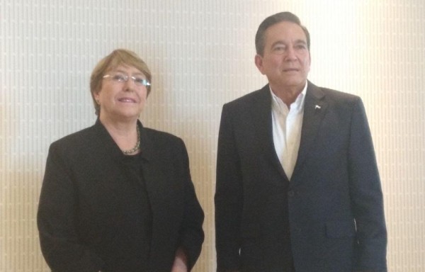 Reunión entre Bachelet (izq.) y Cortizo.