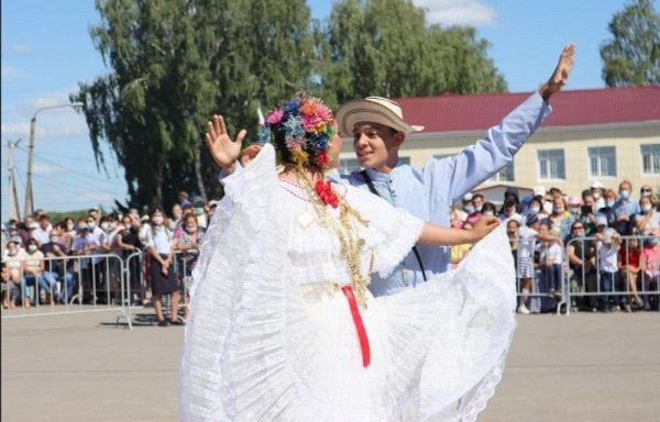 Panameños encantan al público ruso