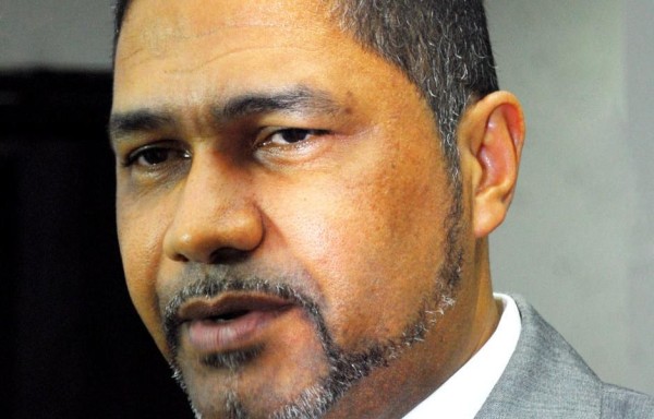 Docentes siguen la lucha por los $300