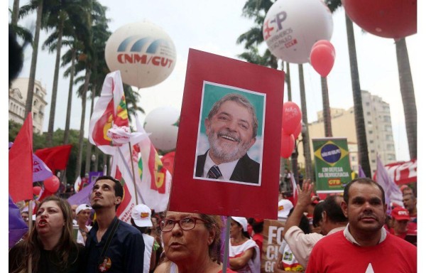 Las manifestaciones a favor y en contra de mandato de Rousseff no cesan en Brasil.