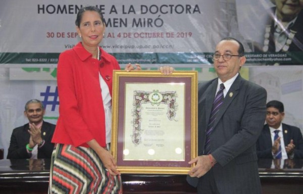 El galardón fue recibido por su sobrina, Rosabel Miró.