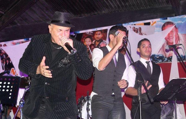 El Galán de la Salsa, Roberto Lugo, animó a los asistentes con su derroche de temas salseros.