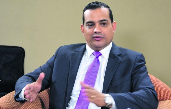 Está en el ojo de la tormenta.