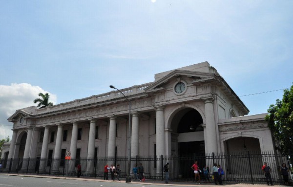 La estación del tren se construyó en 1912. Hoy es un museo descuidado.