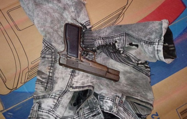 Tenía arma de fuego ilegal en su apartamento