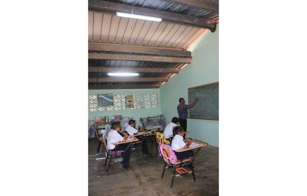 En la escuela de El Capurí en Villa Lourdes, de Los Santos, solamente hay cuatro estudiantes matriculado.