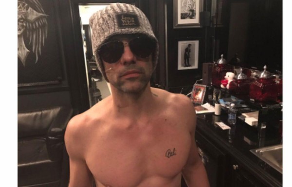 Criss Angel se tatúa el nombre de su novia Belinda