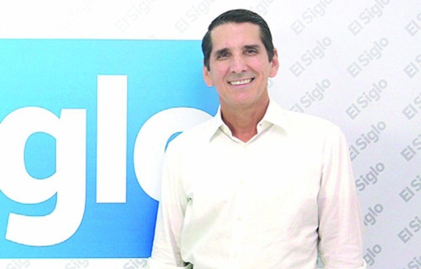 La bandera de él, es la de CD y Alianza. >