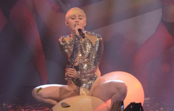 Se movía como en una escena sexual.