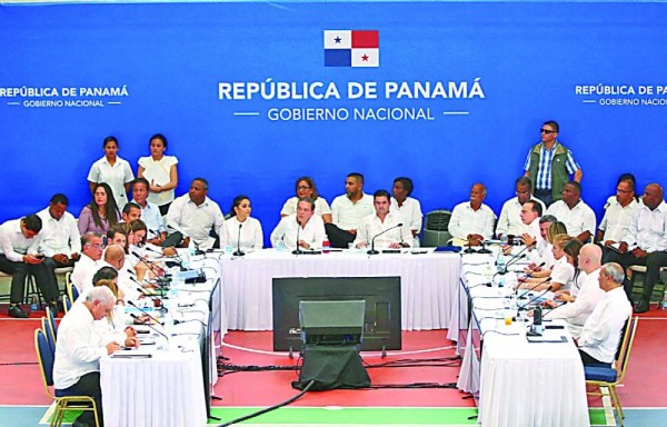 El gabinete en pleno se reunió con el jefe del Ejecutivo para recibir los lineamientos de la actual gestión