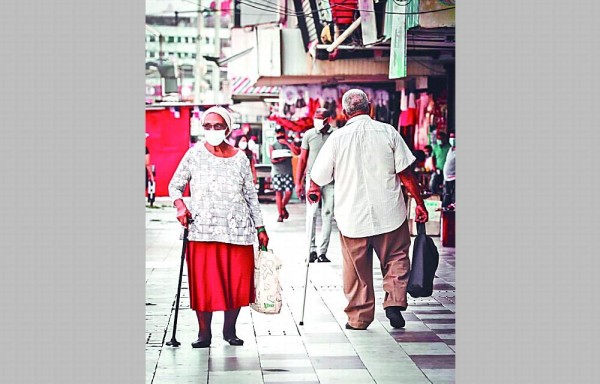 Jubilados piden ayuda económica para seguir enfrentando la pandemia.