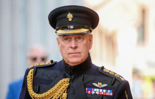 Una estadounidense lo acusa por supuestamente, abusar sexualmente de ella cuando tenía 17 años.