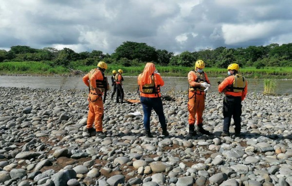 Un ahogado y dos rescatados
