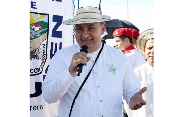 ‘Es un honor que hayan escogido a mi padre como abanderado' Arcelio González ABANDERADO