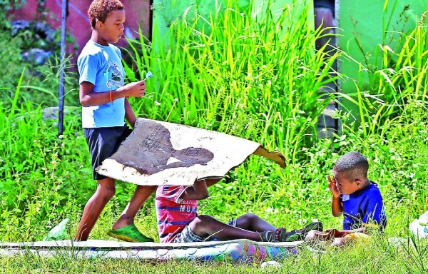 Recomiendan a los padres de familia dar cariño a los hijos para que no terminen en las garras de las bandas.