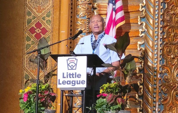 El dirigente panameño Plinio Castillo al momento de dar su discurso en el evento.