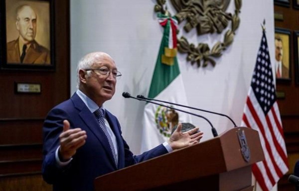 Ken Salazar es el embajador en México.