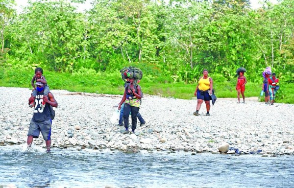 El tapón del  Darién sigue siendo una coladera.  Colombia, EEUU y Panamá se reúnen.