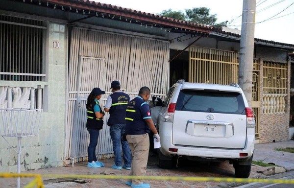 El auto presentaba más de 20 tiros.