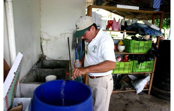 Tanques de agua deben ser limpiados.