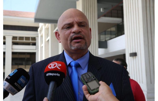 ‘El contralor, Federico Humbert, Debió haberlo hecho hace tiempo. es un buen avance' Ernesto Cedeño ABOGADO CONSTITUCIONALISTA