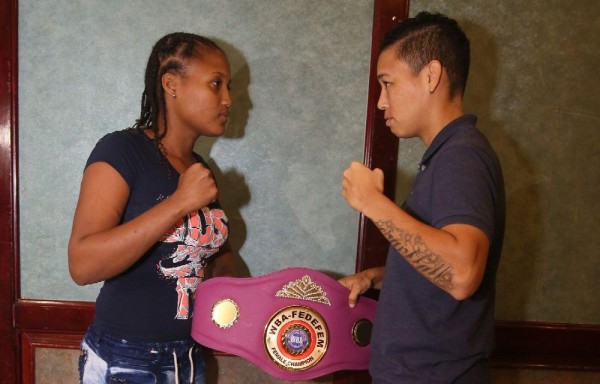 La panameña Chantal, junto a la colombiana Cardona.