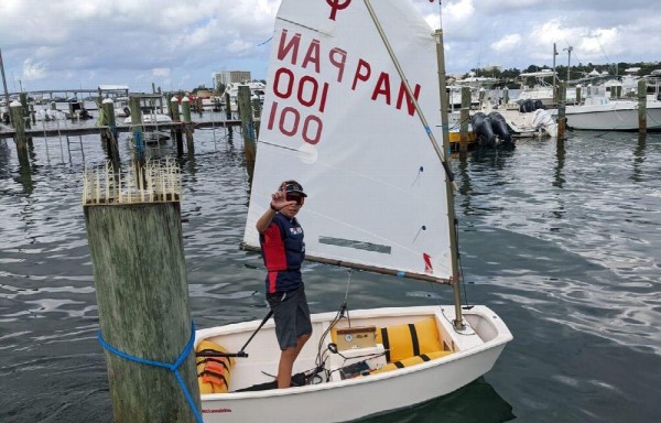 Ion Lowy emocionado en la competencia.