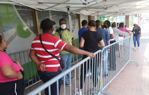 Ayer, la Alcaldía solo entregó los formularios a los vendedores interesados.