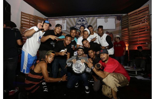 Fueron 16 jóvenes que participaron en la batalla.