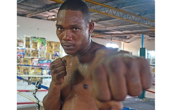 AMETH DÍAZ | PANAMÁ | ‘Cloroformo’ Díaz no pudo conquistar el título ligero de la FIB en 2012.