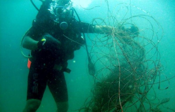 La basura queda en el fondo del mar.