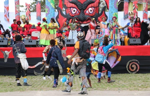 Colón baila al ritmo de los congos