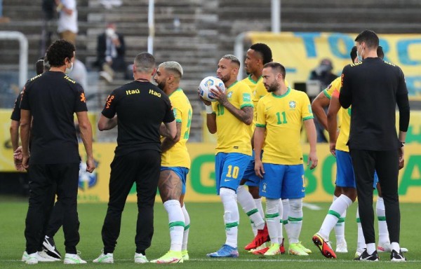 Chasco mundialista, suspenden partido entre Brasil y Argentina