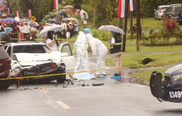 De camino al hospital colisionaron con otros autos.