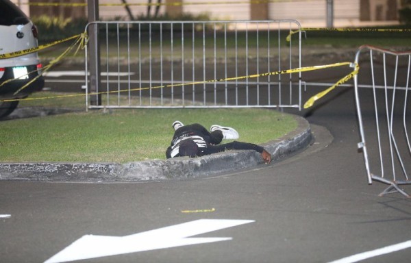 El día del robo, uno de los implicados fue herido de bala por un seguridad del mall y murió.