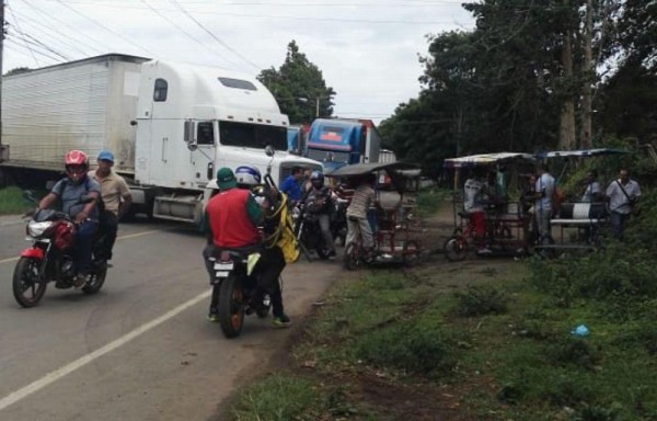 El Gobierno panameño solicita a los camioneros llamar a los teléfonos 504-8814 y al 6671-1040 para coordinar apoyos adicionales.