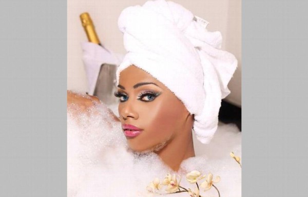 Bajo el candelabro: el transformismo en Panamá