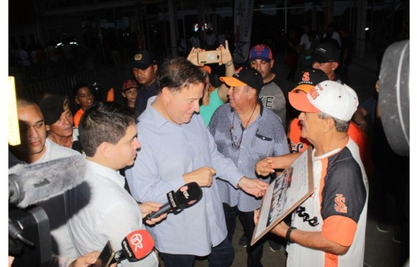 El presidente Juan Carlos Varela en el estadio.