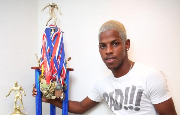 ‘More’ con sus trofeos de categorías menores.